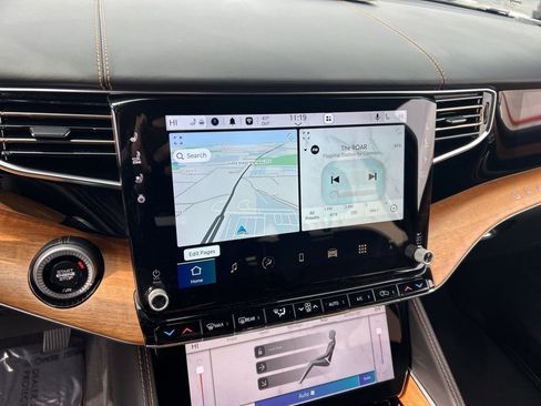 Used 2024 Jeep Grand Wagoneer Series III image 13