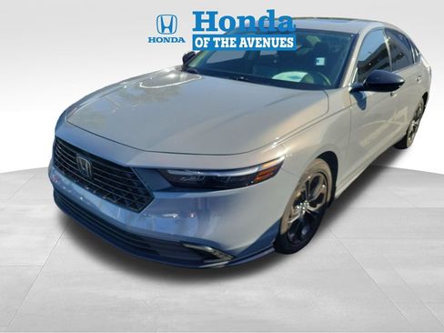Used 2025 Honda Accord SE image 3