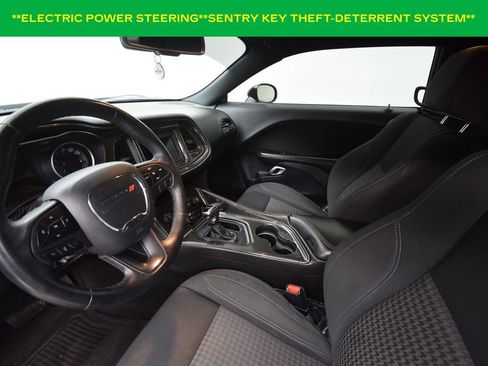 Used 2019 Dodge Challenger SXT image 11