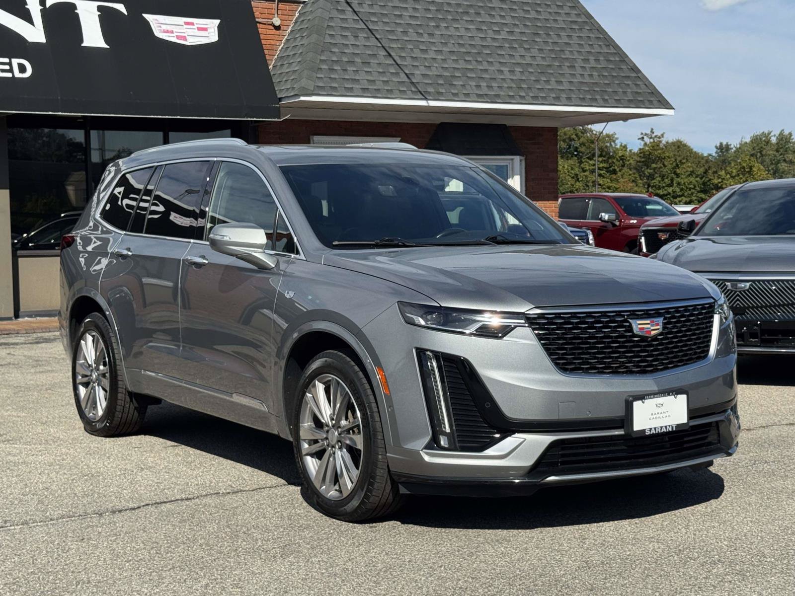 Used 2023 Cadillac XT6 Premium Luxury w/ Technology Package AWD/4WD image 4