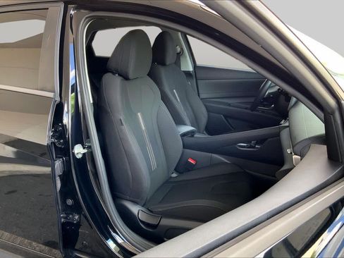 Used 2023 Hyundai Elantra SEL w/ Convenience Package FWD image 9