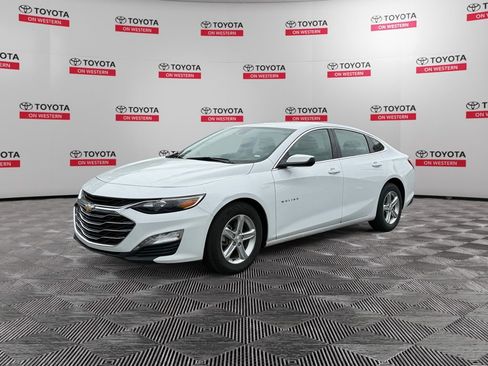Used 2024 Chevrolet Malibu LT FWD image 1