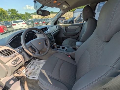 Used 2015 Chevrolet Traverse LS FWD image 17