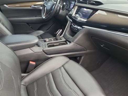 Used 2021 Cadillac XT6 Sport w/ Platinum Package image 18