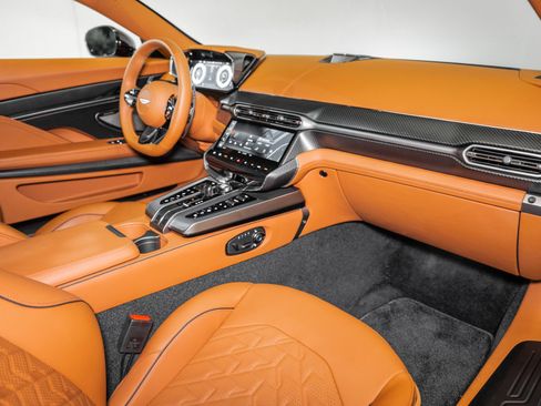 Used 2025 Aston Martin Vanquish image 16