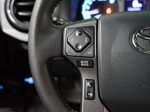 Used 2020 Toyota Tacoma TRD Off-Road w/ Technology Package image 13