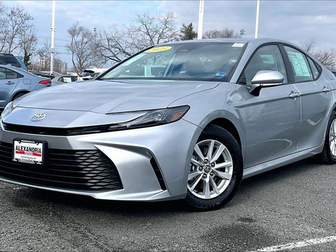 Used 2025 Toyota Camry LE w/ Convenience Package image 1