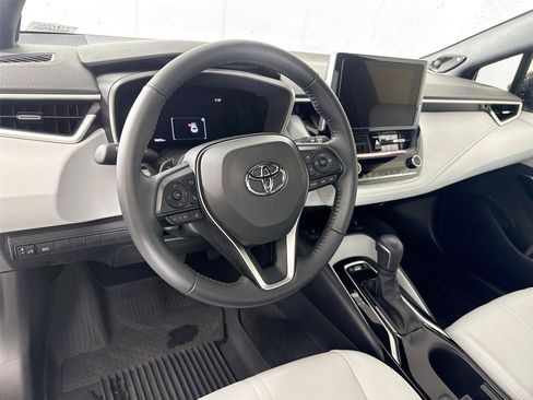 Used 2025 Toyota Corolla XSE FWD image 4
