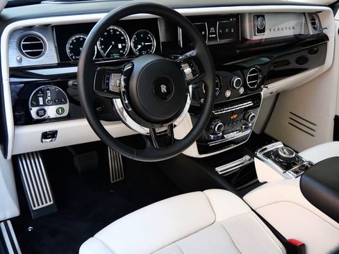 Certified 2022 Rolls-Royce Phantom Extended Wheelbase w/ The Phantom Package RWD image 17