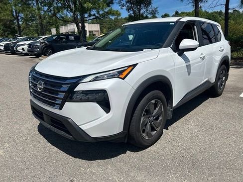 Certified 2026 Nissan Rogue SV FWD image 10