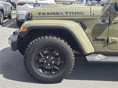 Used 2025 Jeep Gladiator Sport image 9