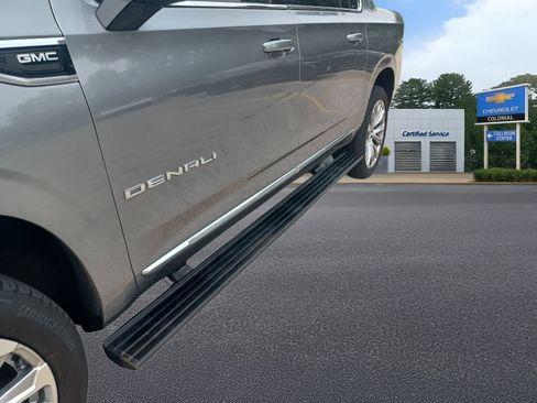 Used 2023 GMC Yukon XL Denali AWD/4WD image 31