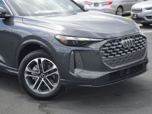 New 2025 Audi Q5 Premium image 3