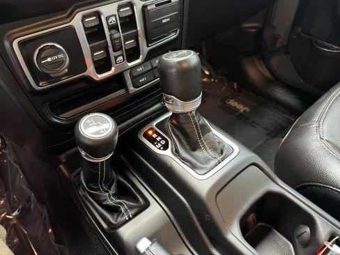 Used 2020 Jeep Wrangler Unlimited Sahara AWD/4WD image 31