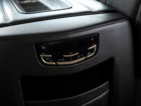 Used 2019 Cadillac Escalade Luxury AWD/4WD image 40