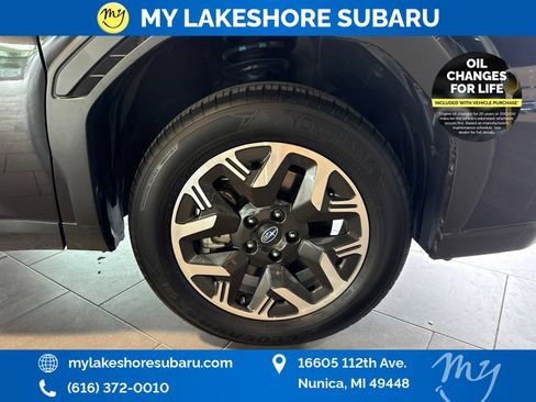 Certified 2025 Subaru Forester Premium AWD/4WD image 32