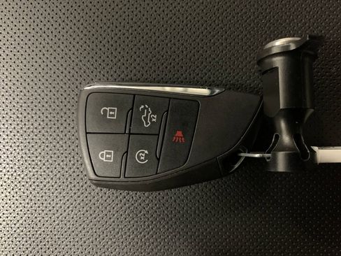 Used 2024 GMC Sierra 2500 SLT w/ SLT Convenience Package image 17