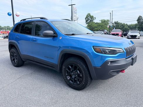 Used 2019 Jeep Cherokee Trailhawk w/ Comfort/Convenience Group AWD/4WD image 2
