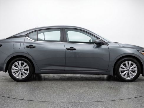 Used 2025 Nissan Sentra S FWD image 11
