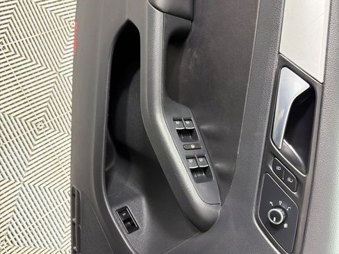 Used 2014 Volkswagen Jetta SE FWD image 9