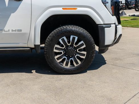 Used 2025 GMC Sierra 3500 Denali Ultimate AWD/4WD image 39