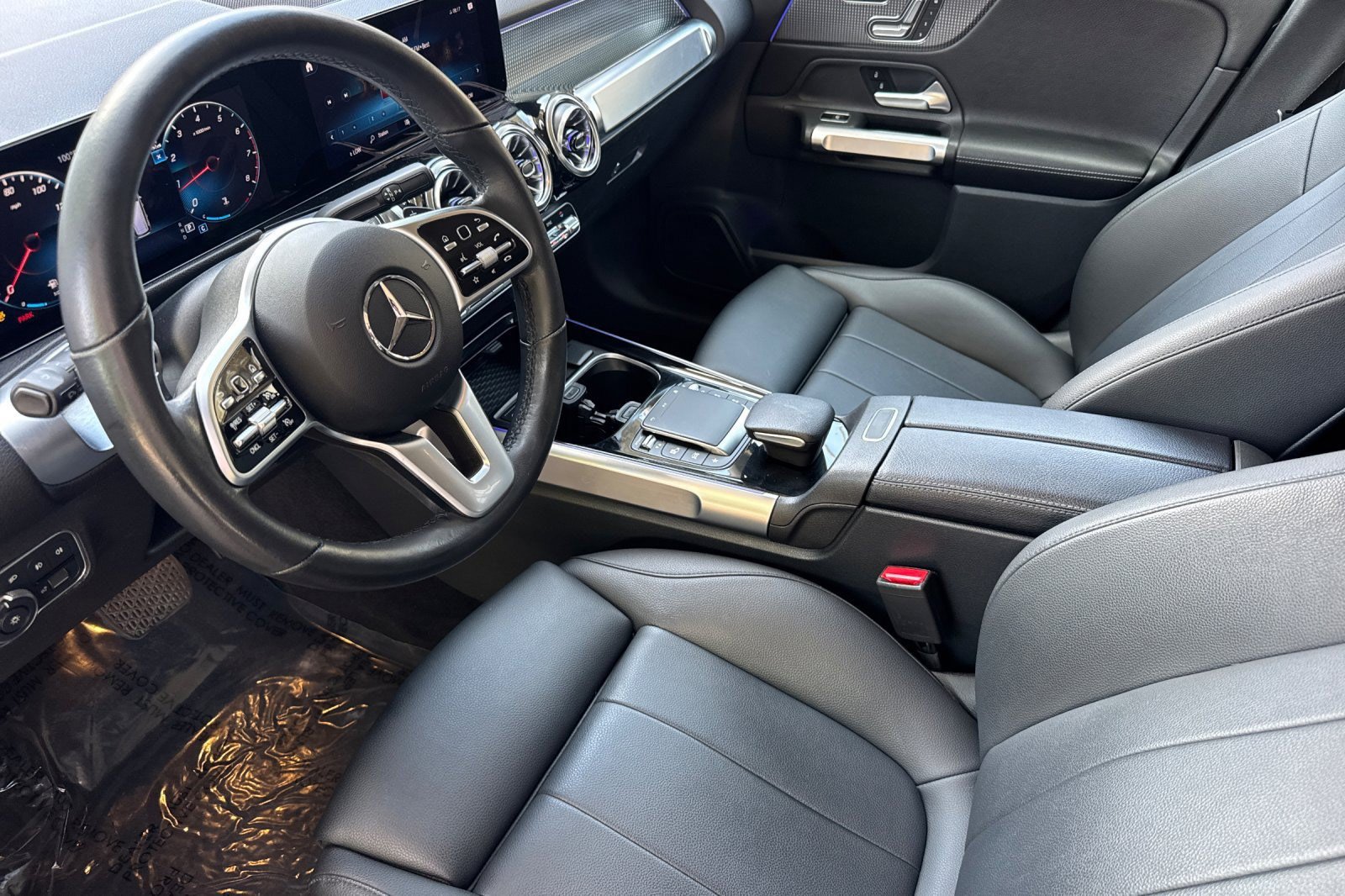 Used 2023 Mercedes-Benz GLB 250 image 4