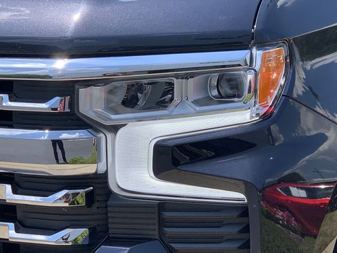 Used 2024 Chevrolet Silverado 1500 LT w/ Z71 Off-Road Package AWD/4WD image 6
