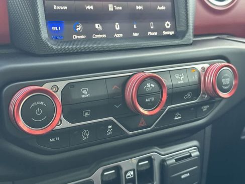 Used 2023 Jeep Wrangler Unlimited Rubicon AWD/4WD image 19