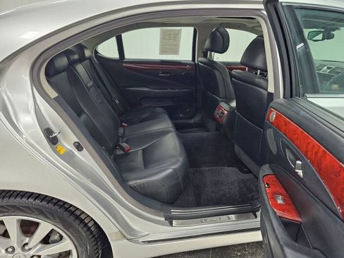 Used 2011 Lexus LS 460 L w/ Luxury Pkg image 24