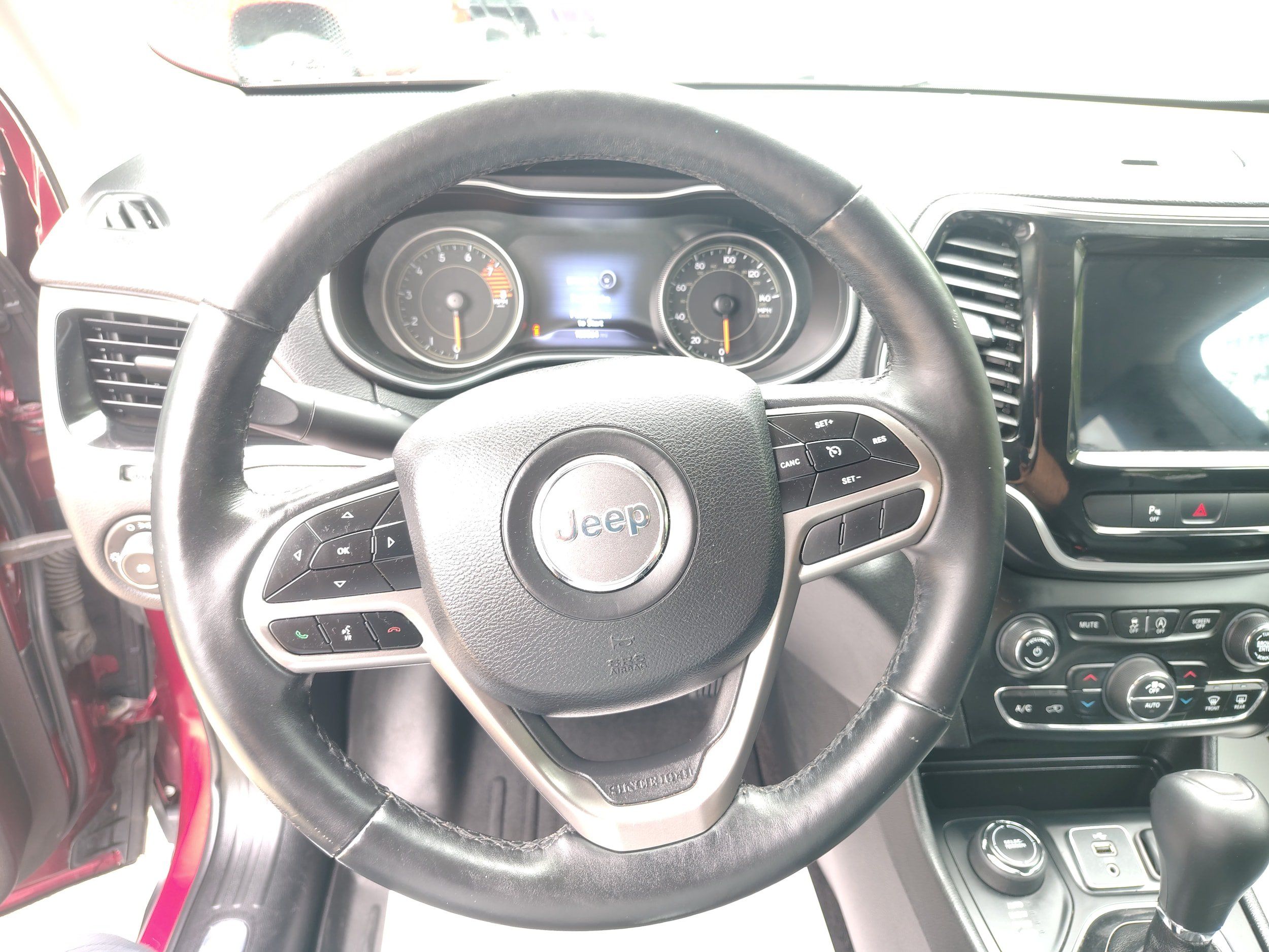 Used 2019 Jeep Cherokee Limited AWD/4WD image 30