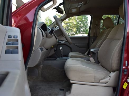 Used 2015 Nissan Frontier SV w/ SV Value Truck Package AWD/4WD image 12