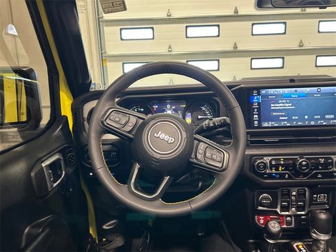 Used 2024 Jeep Wrangler Unlimited image 29