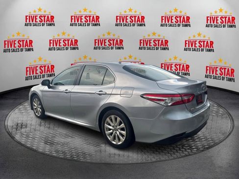 Used 2018 Toyota Camry LE FWD image 5