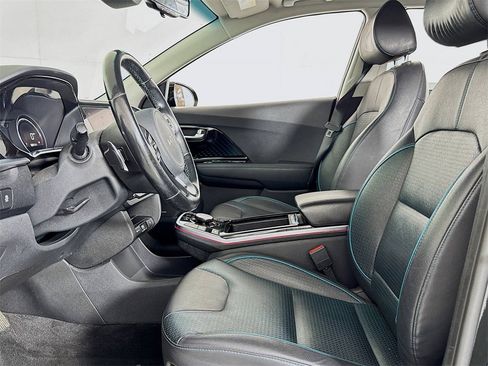 Used 2022 Kia Niro EX Premium w/ Cold Weather Package image 11