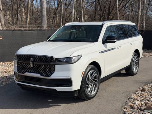 New 2026 Lincoln Navigator Reserve AWD/4WD image 1