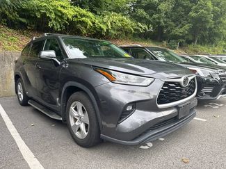Used 2020 Toyota Highlander LE AWD/4WD video 1