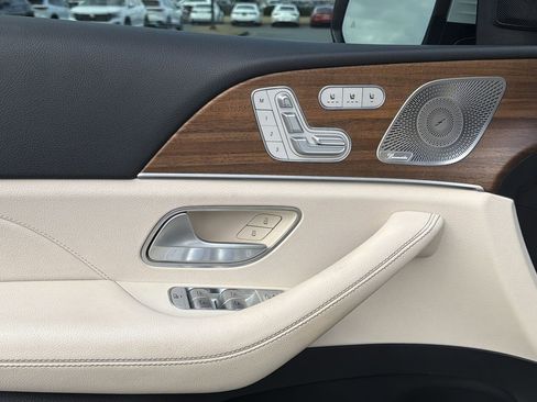 Used 2025 Mercedes-Benz GLS 450 4MATIC image 26