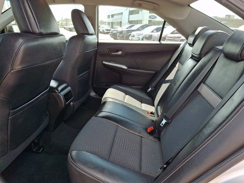 Used 2014 Toyota Camry SE image 10