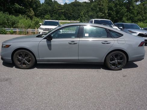 Used 2025 Honda Accord SE image 16