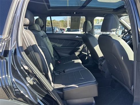 Used 2023 Volkswagen Tiguan SEL R-Line image 28