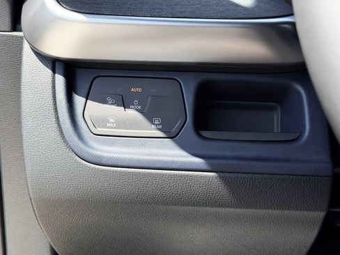 New 2025 Volkswagen ID. Buzz Pro S RWD image 19