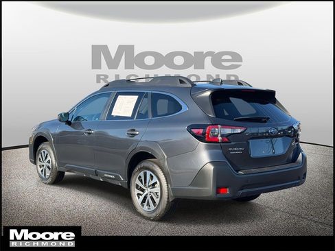 Used 2025 Subaru Outback Premium image 6