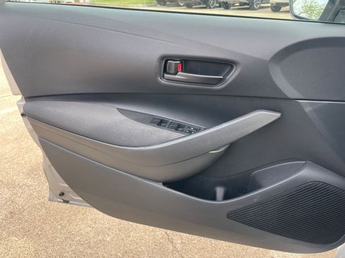 Used 2025 Toyota Corolla LE image 18