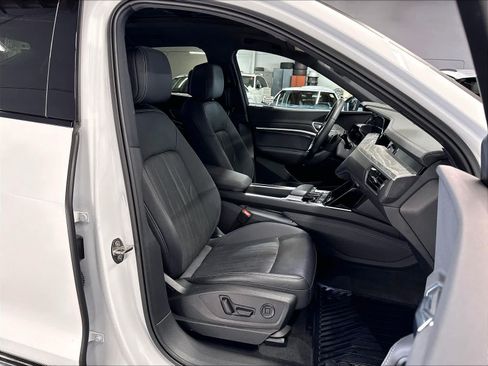 Used 2023 Audi e-tron Premium Plus w/ Premium Plus Package AWD/4WD image 10