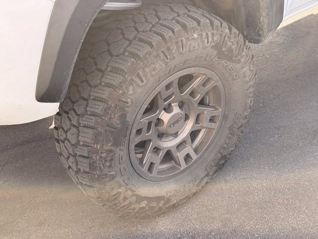 Used 2020 Toyota Tacoma TRD Off-Road w/ TRD Premium Off Road Package AWD/4WD image 12