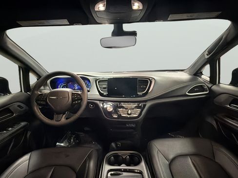 Used 2024 Chrysler Pacifica Limited FWD image 14