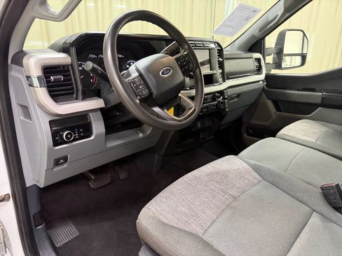 Used 2024 Ford F350 XLT AWD/4WD image 30