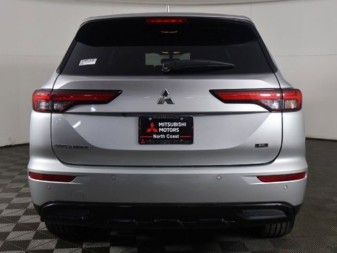Used 2023 Mitsubishi Outlander SE image 13