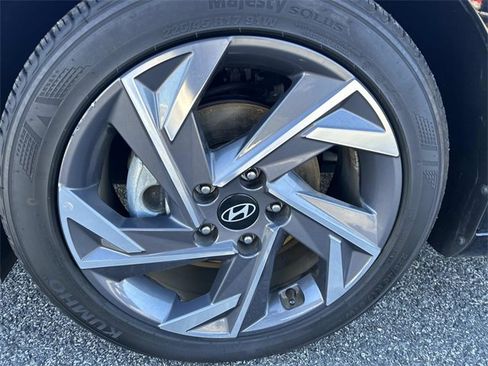 Used 2025 Hyundai Elantra Sport image 9