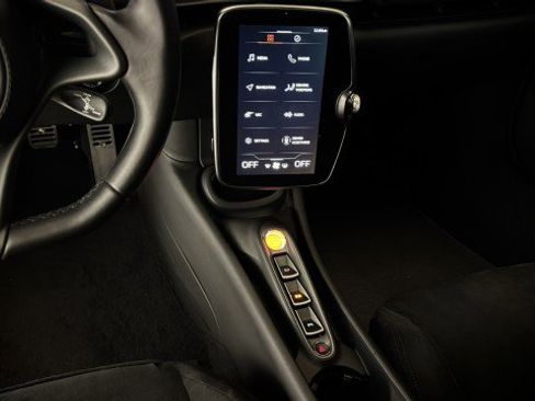 Used 2025 McLaren Artura RWD image 5